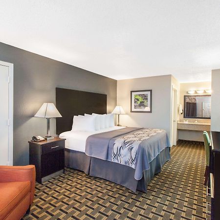 Days Inn By Wyndham Эннис Экстерьер фото