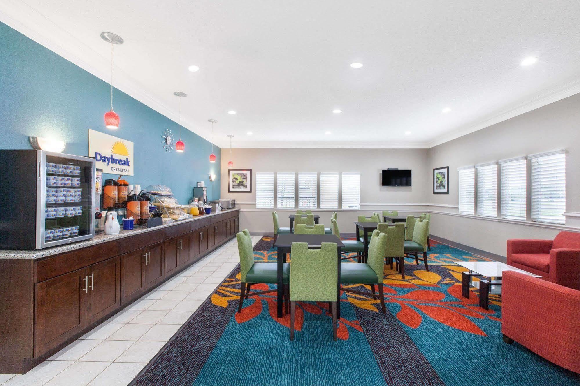 Days Inn By Wyndham Эннис Экстерьер фото